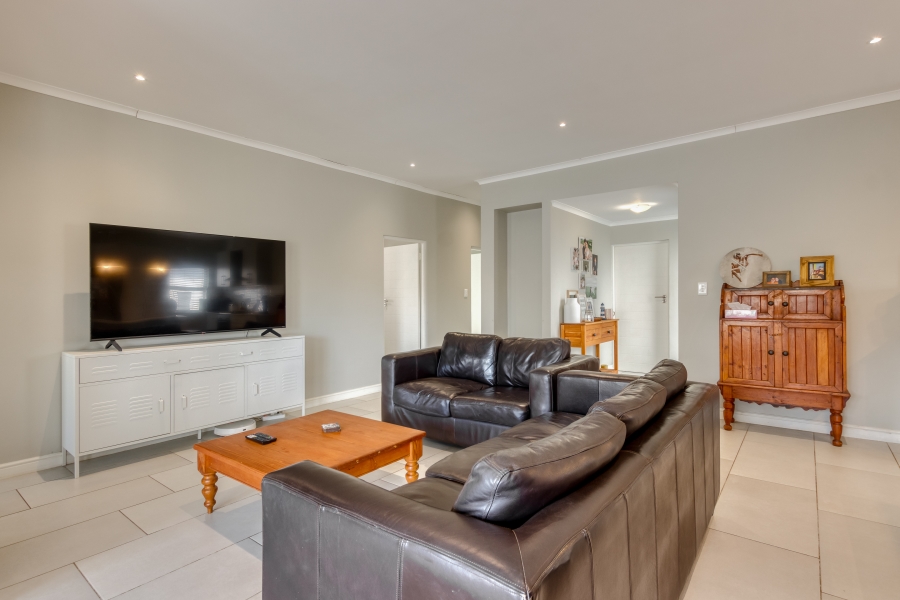 3 Bedroom Property for Sale in Aan de Wijnlanden Western Cape